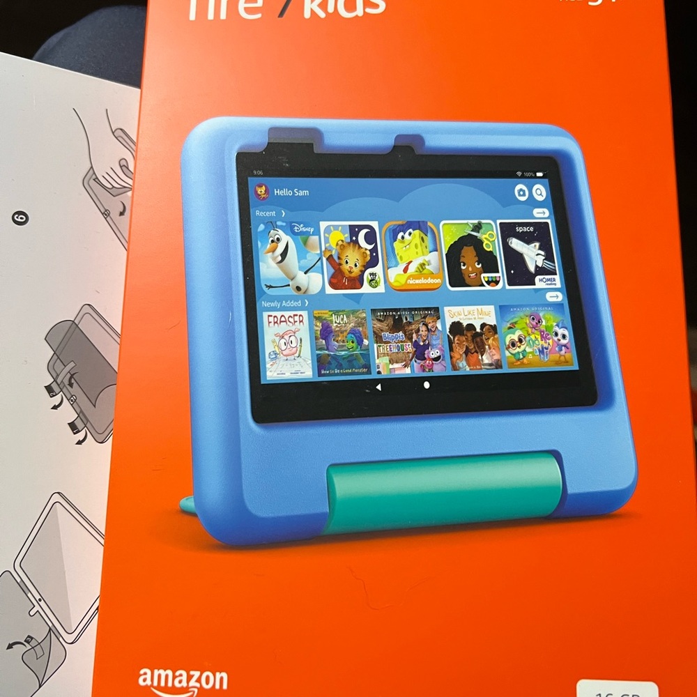 Younge child tablet with screen saver still NIb and new in package.